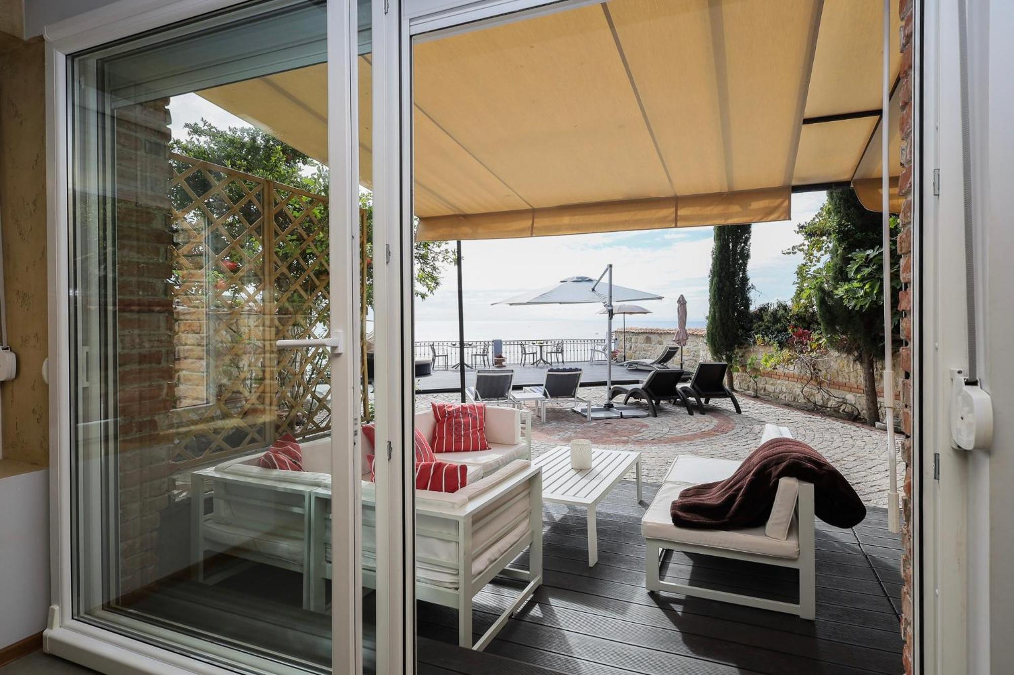 Villa Alenor- Seafront Old